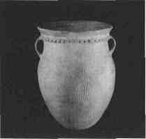 Kelvin Sampson of the Dickson Mounds
Museum made this ceramic replica of an Illini
Indian cooking jar. The vessel is part of the
state's Grand Village traveling exhibit. The
photograph comes to us courtesy of the Illinois
Transportation Archaeological Research
Program, which produced the exhibit.